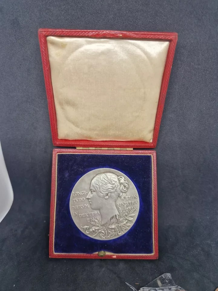 1897 Silver Jubilee Medal. Queen Victoria,83.7g, 55mm. BHM 3506; With Box #2